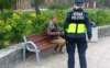 36-latka siedziała na ławce. Strażnicy miejscy znaleźli dla niej schronienie