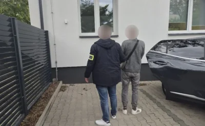 Próba wyłudzenia 95 tysięcy złotych w Warszawie. Zatrzymano dwóch mężczyzn