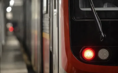 Pierwszy pociąg w tunelu na Bemowie. Metro M2 zbliża się do otwarcia