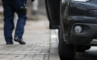 Straż miejska i policja sprawdzają parkowanie przy Odkrytej